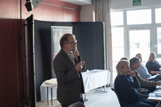 Jonny Edvardsen frå Nasjonalbiblioteket fortalte om digitalisering av lokallitteratur  og deltok aktivt i debatten. Foto: Piotr Cabaj / SEDAK 