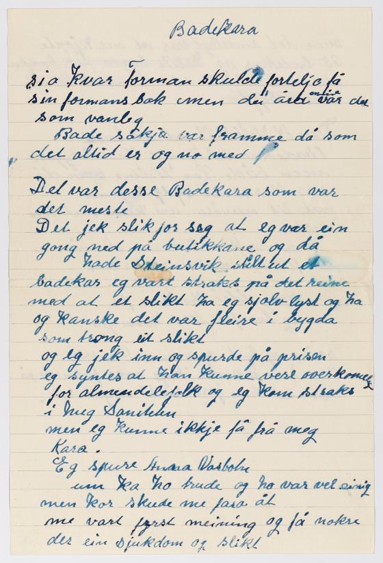 Ei eldre notatblokkside med linjer, med handskriven tekst i blå penn