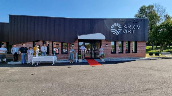 Opning av Arkiv Øst. Karoline Fjeldstad holdt tale og klipte snora. Foto: Jesper Sode Hansen.