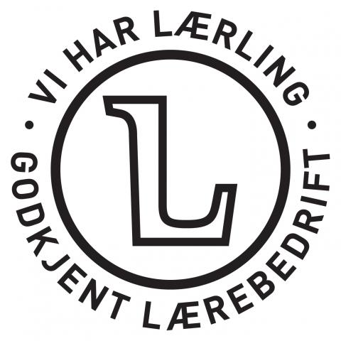 Logo for godkjent lærebedrift - ein svart sirkel med bokstaven L i midten, på toppen av sirkelen står det vi har lærling og under godkjent lærebedrift 